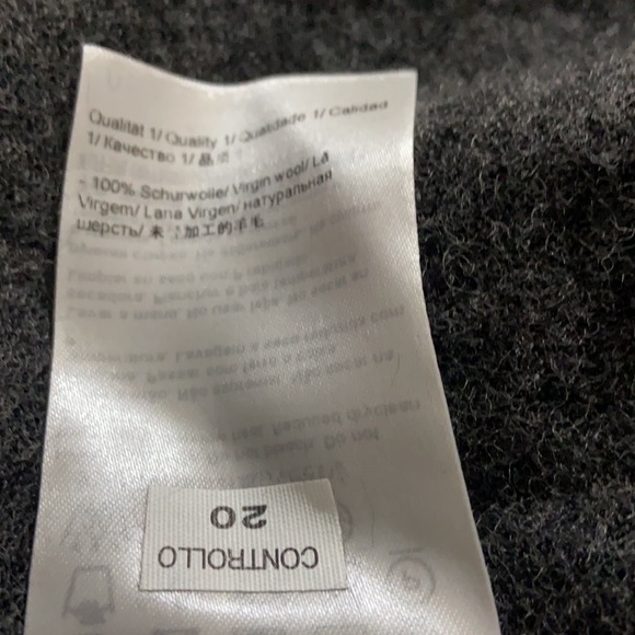 Escada - Picture 9 of 9